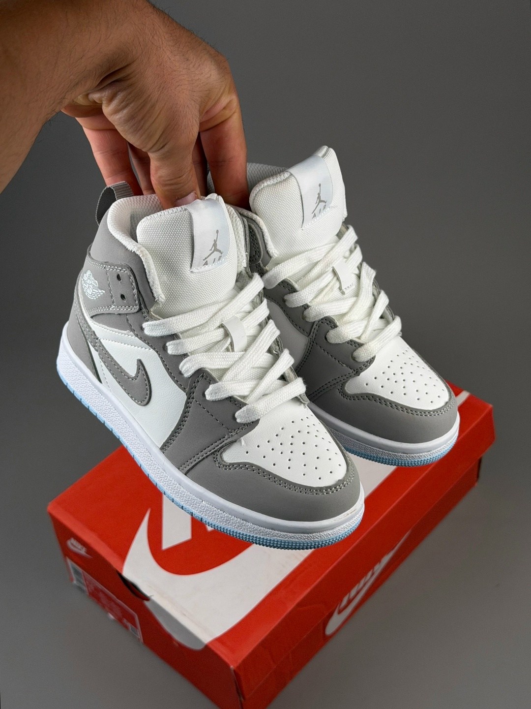кроссовки nike air jordan 1 mid wolf grey aluminum,кроссовки nike air jordan 1 mid wolf grey,кроссовки nike air jordan 1,кроссовки air jordan 1 mid se,nike air jordan 1 mid