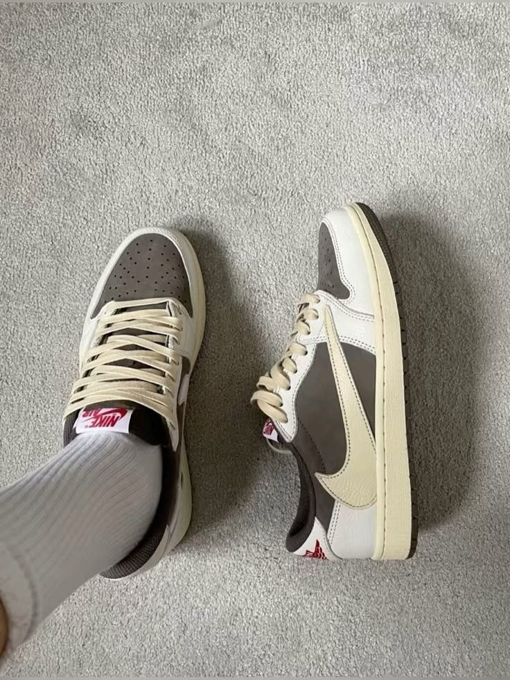 кроссовки nike travis scott x air jordan 1 low,кроссовки air jordan 1 low x travis scott,nike air jordan 1 low travis scott,женские кроссовки,nike air jordan 1 low x travis scott