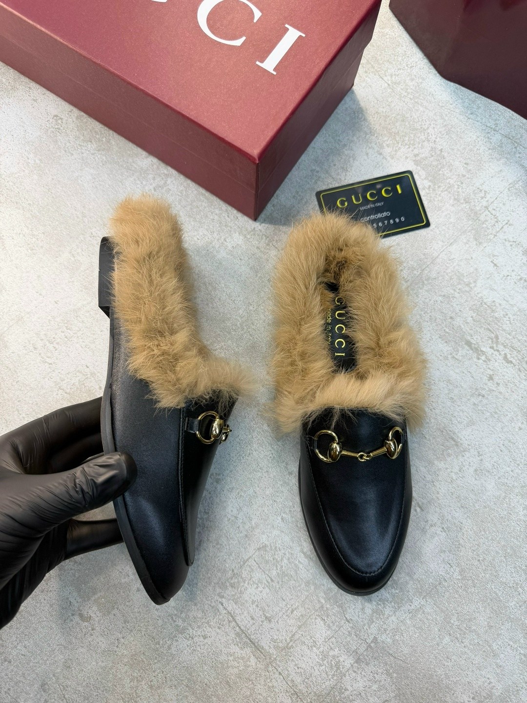 мюли gucci,кожаные лоферы gucci,элегантные меховые лоферы от gucci,лоферы гуччи женские,женские лоферы gucci