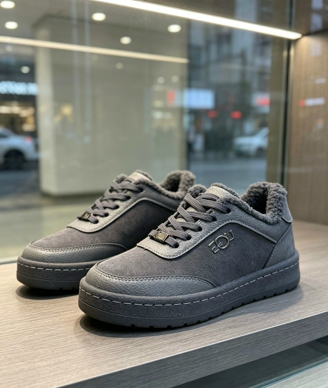 ,женская ,обуви,кроссовки prada женские,прада кроссовки