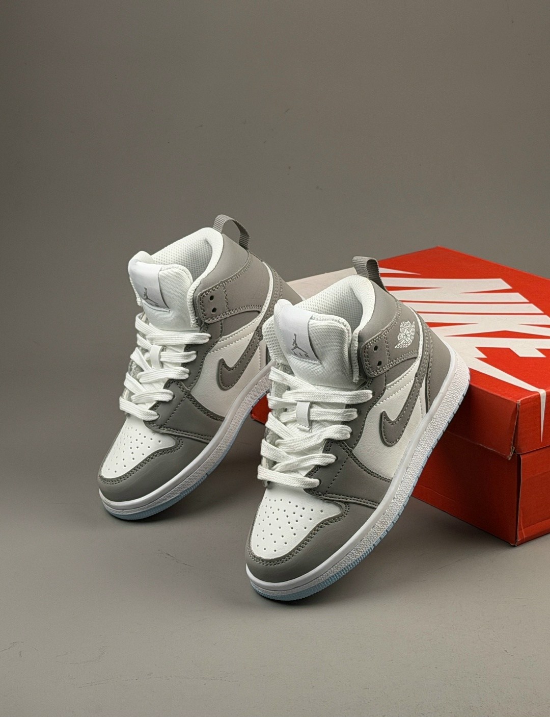 кроссовки nike air jordan 1 mid wolf grey aluminum,кроссовки nike air jordan 1 mid wolf grey,кроссовки nike air jordan 1,кроссовки air jordan 1 mid se,nike air jordan 1 mid