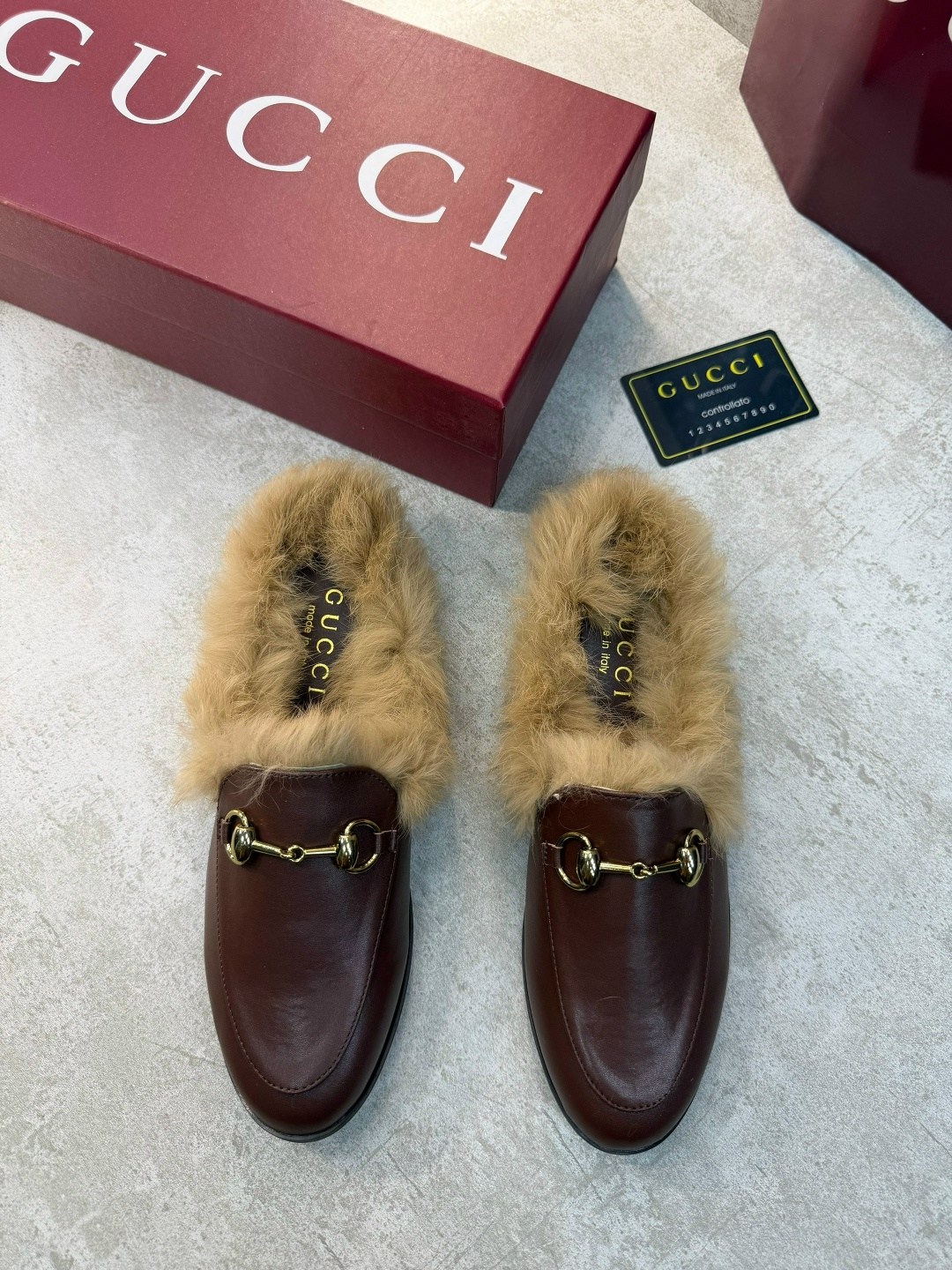 мюли gucci,кожаные лоферы gucci,элегантные меховые лоферы от gucci,лоферы гуччи женские,женские лоферы gucci