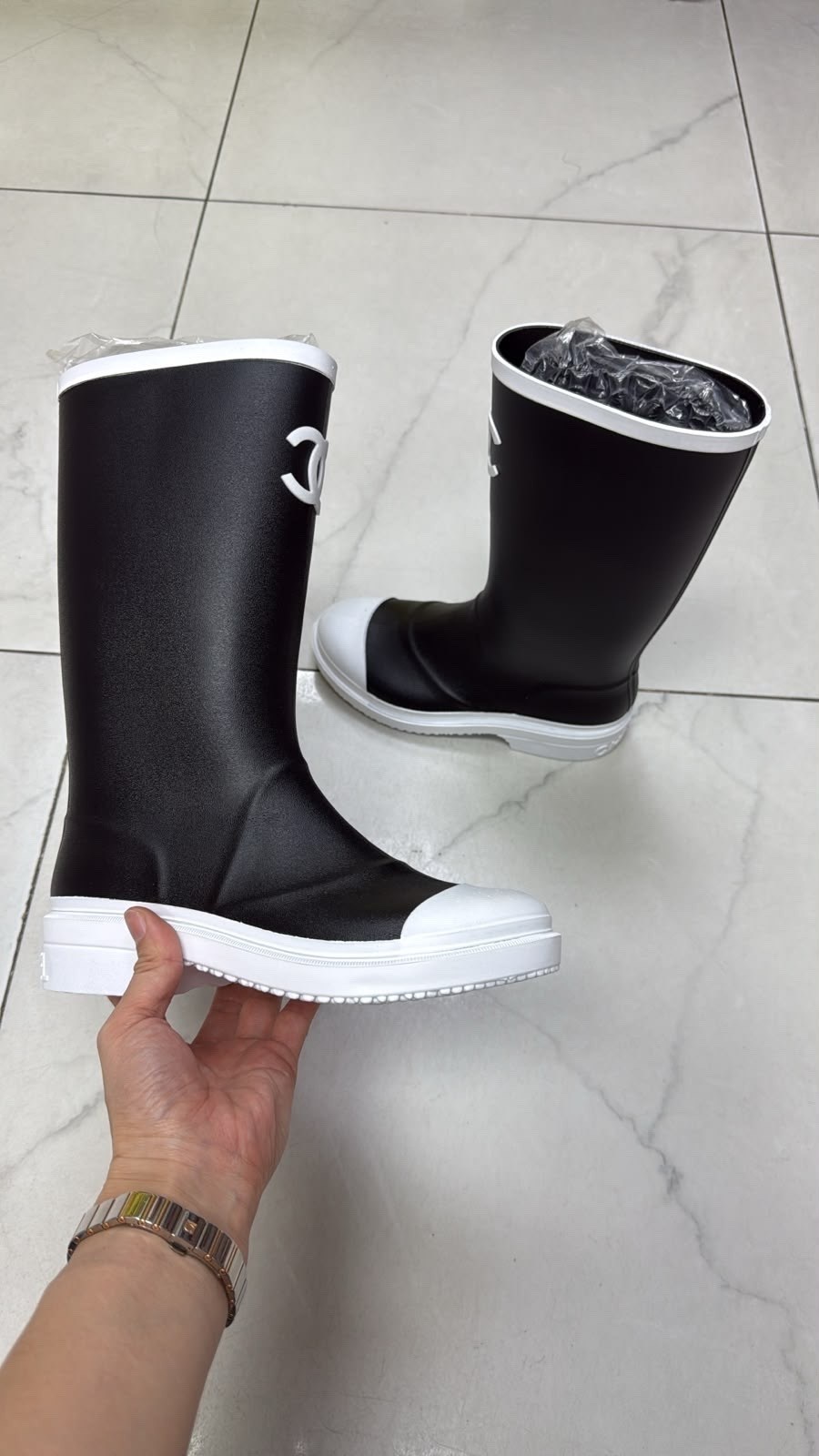 резиновые сапоги chanel,сапоги chanel,шанель сапоги резиновые,резиновые сапоги,сапоги шанель