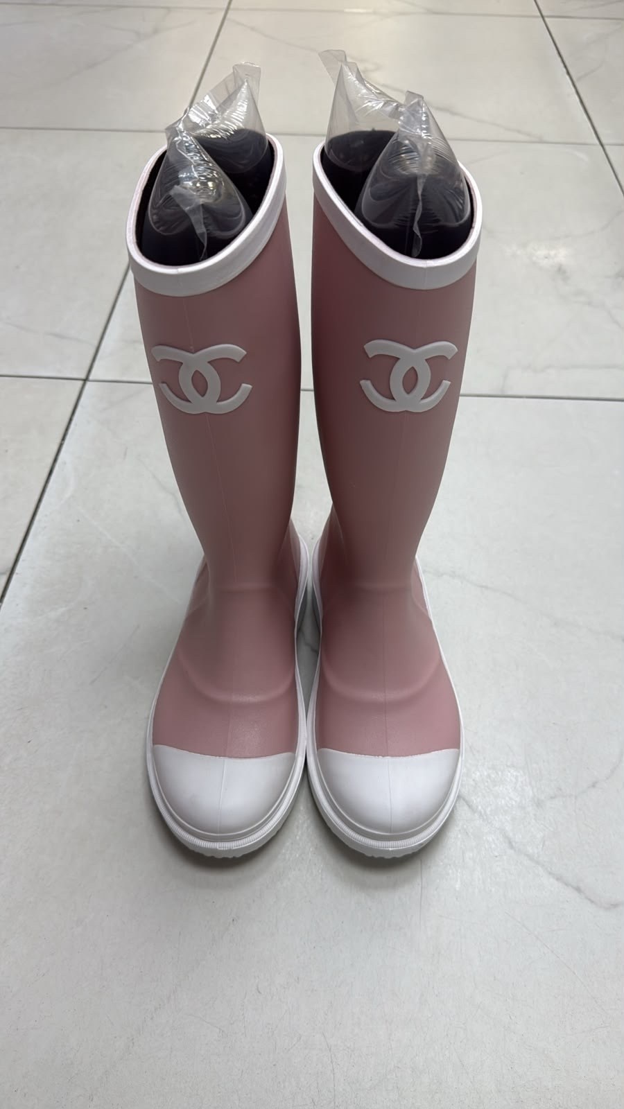 резиновые сапоги chanel,сапоги chanel,шанель сапоги резиновые,резиновые сапоги,сапоги шанель
