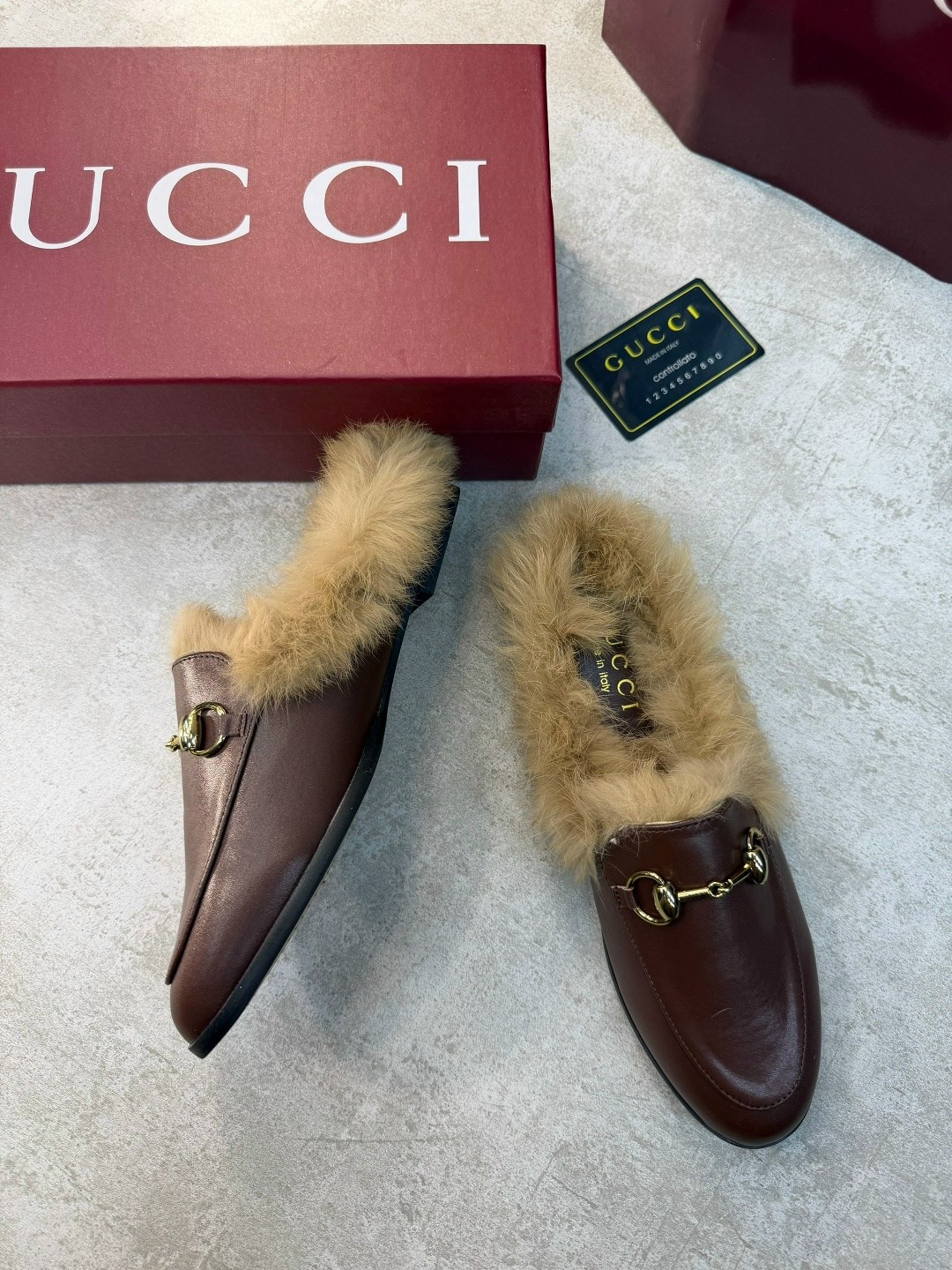 мюли gucci,кожаные лоферы gucci,элегантные меховые лоферы от gucci,лоферы гуччи женские,женские лоферы gucci