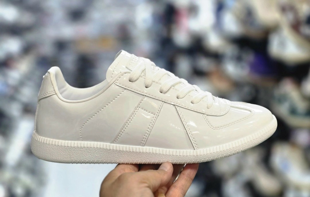 ,повседневные кроссовки,женские кроссовки, женская,кроссовки adidas originals bw army