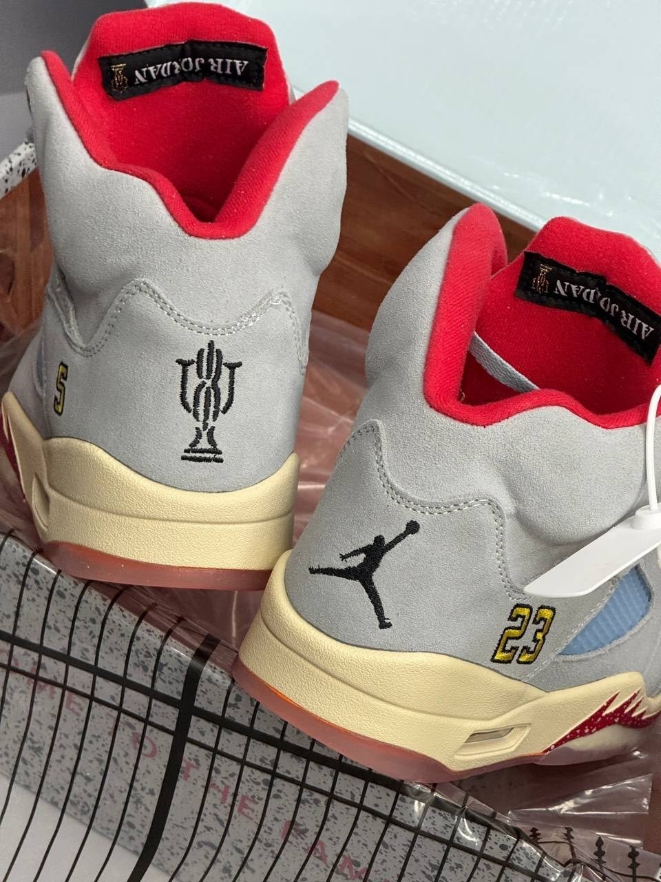 кроссовки nike air jordan 5 retro,кроссовки nike air jordan 5 retro ice blue,кроссовки nike air jordan 5,кроссовки air jordan 5 retro,кроссовки trophy room x air jordan 5 retro ice