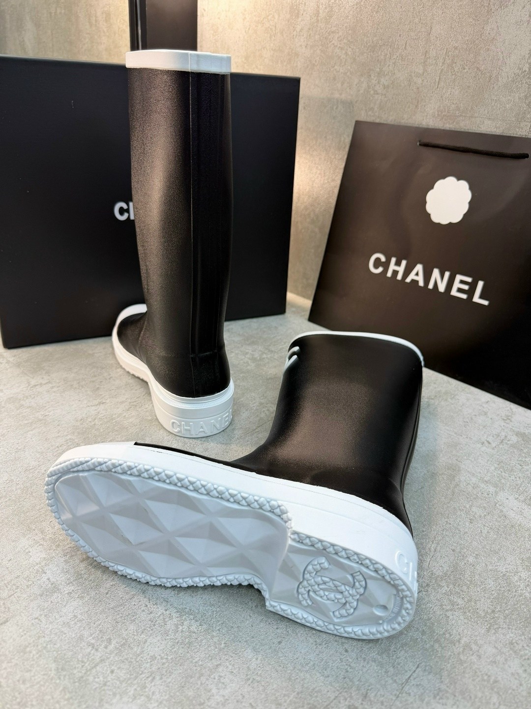резиновые сапоги chanel,шанель сапоги резиновые,сапоги chanel,резиновые сапоги,женские резиновые сапоги