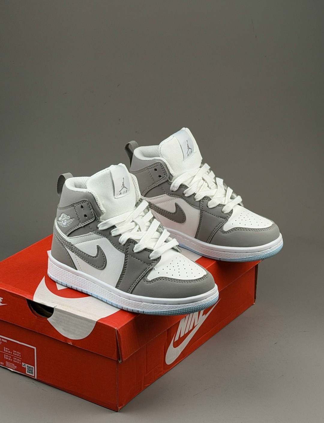 кроссовки nike air jordan 1 mid wolf grey aluminum,кроссовки nike air jordan 1 mid wolf grey,кроссовки nike air jordan 1,кроссовки air jordan 1 mid se,nike air jordan 1 mid