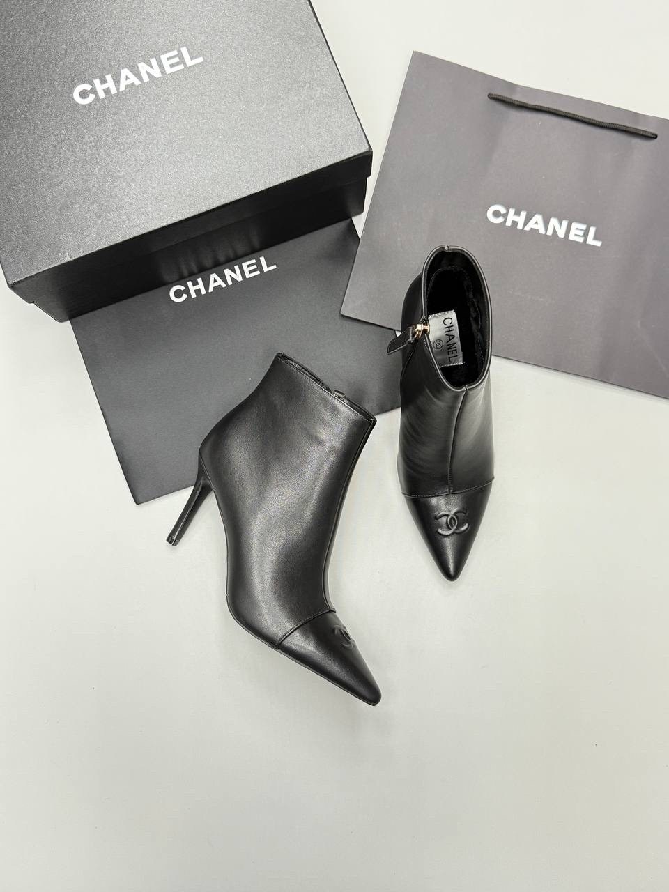 ботильоны chanel,черные кожаные ботильоны chanel,черные кожаные ботильоны chanel арт. 45k49s33,ботильоны шанель,черные кожаные ботильоны chanel lm-21681