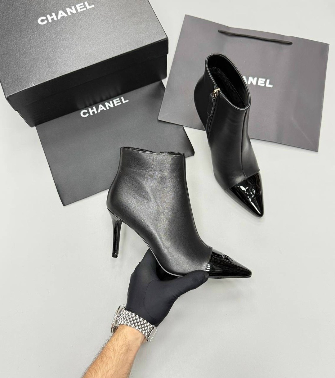 ботильоны chanel,черные кожаные ботильоны chanel,черные кожаные ботильоны chanel арт. 45k49s33,ботильоны шанель,черные кожаные ботильоны chanel lm-21681