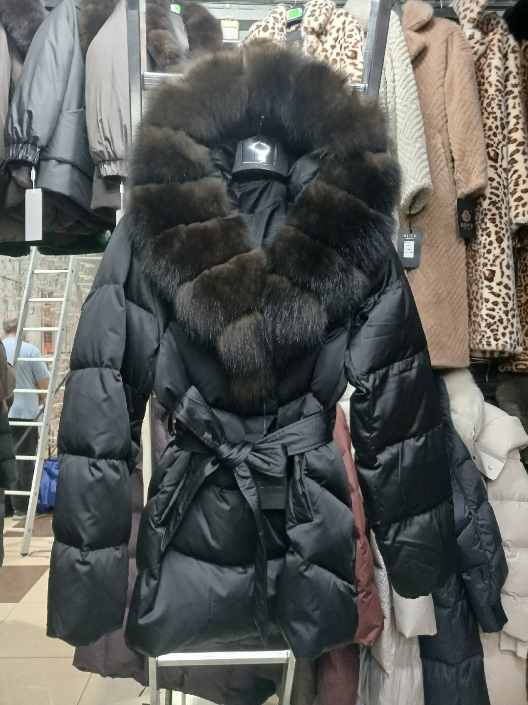 пуховик с натуральным мехом и песца70 cm с капюшоном,пуховик женский,пуховик с мехом,пуховик с натуральным мехом,пуховик с большим меховым воротником для женщин