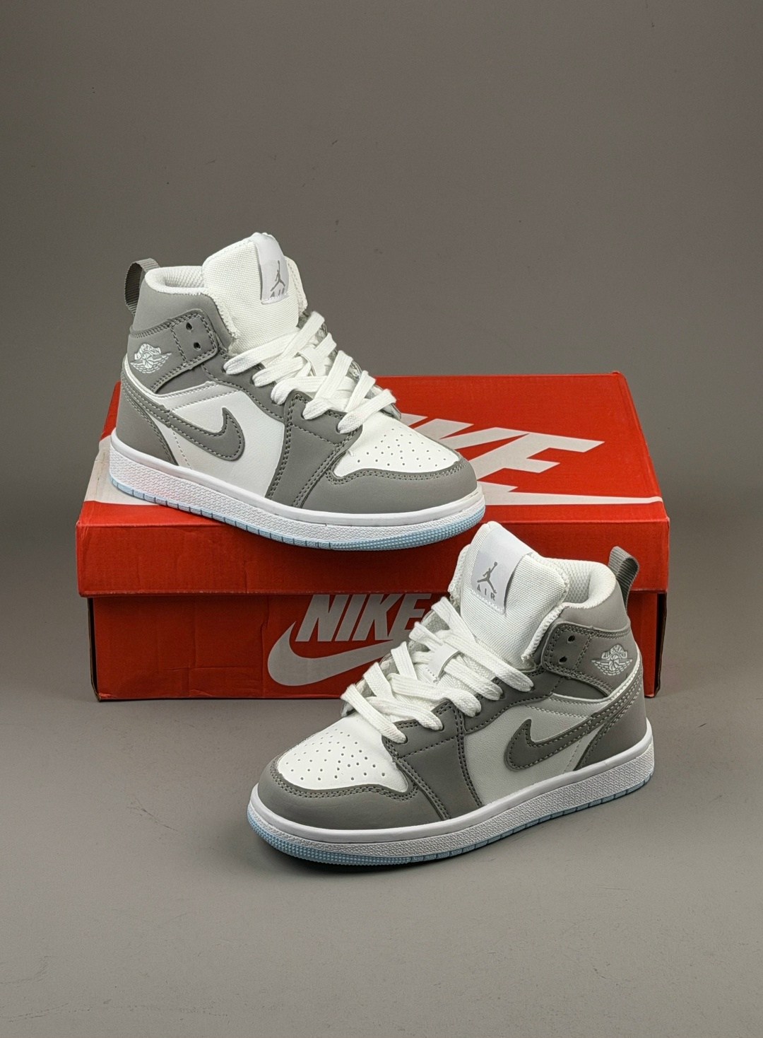 кроссовки nike air jordan 1 mid wolf grey aluminum,кроссовки nike air jordan 1 mid wolf grey,кроссовки nike air jordan 1,кроссовки air jordan 1 mid se,nike air jordan 1 mid