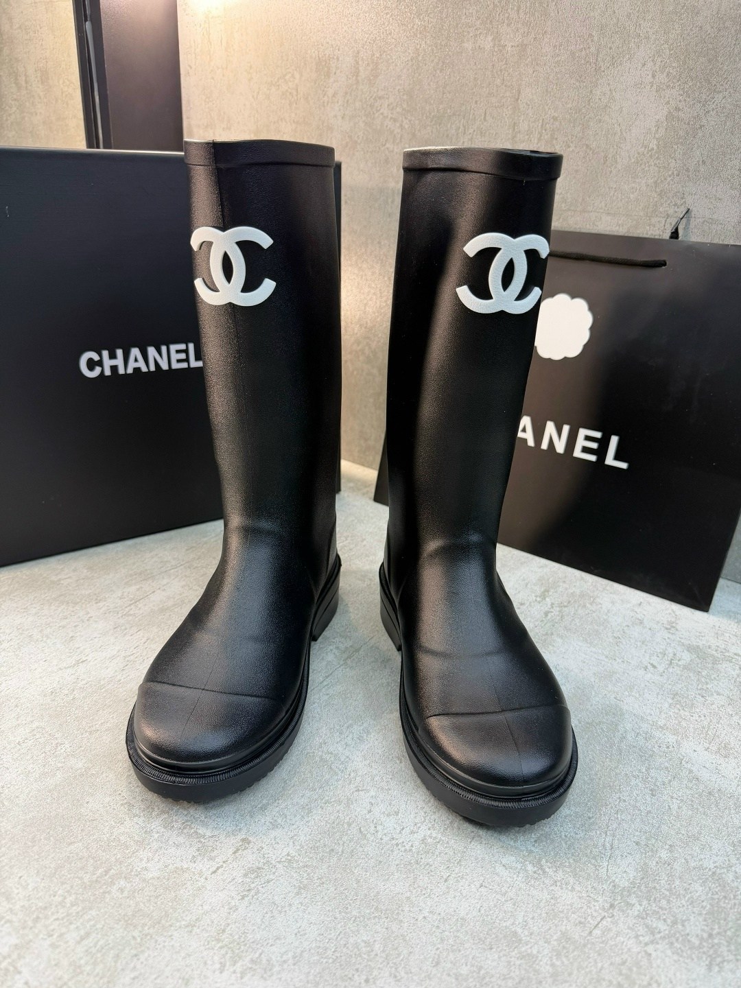 резиновые сапоги chanel,шанель сапоги резиновые,сапоги chanel,резиновые сапоги,женские резиновые сапоги