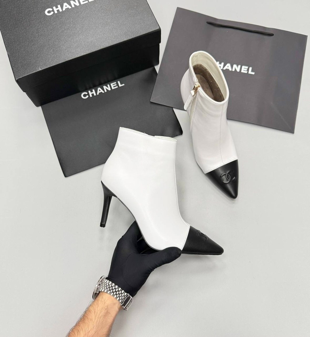 ботильоны chanel,черные кожаные ботильоны chanel,черные кожаные ботильоны chanel арт. 45k49s33,ботильоны шанель,черные кожаные ботильоны chanel lm-21681