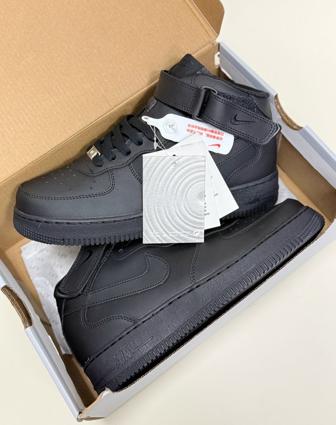 кроссовки nike air force 1 mid "black",nike air force 1 mid "black",зимние кроссовки nike air force 1 mid,nike air force 1 high black,кроссовки nike air force 1 черные высокие