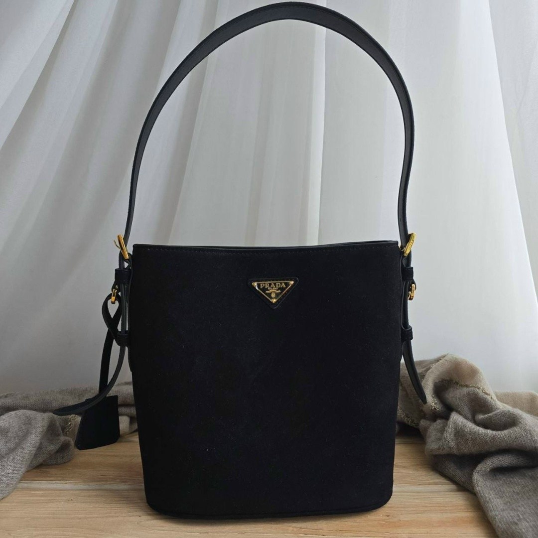 цум prada сумка prada черная,замшевая сумка,сумка prada,сумка prada женская,сумки прада