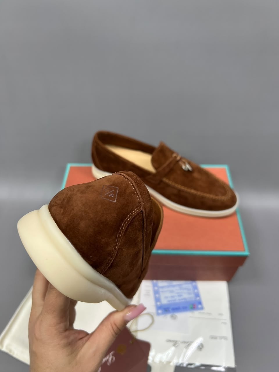 лоферы loro piana,лоферы женские loro piana,замшевые лоферы loro piana open walk коричневые,женские лоферы loro piana коричневые замшевые,замшевые женские лоферы loro piana бежевые
