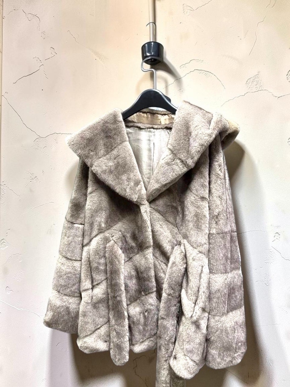 женская шуба,куртка женская с капюшоном короткий из натурального меха кролика рекс,шуба,меховое пальто,шуба натуральная