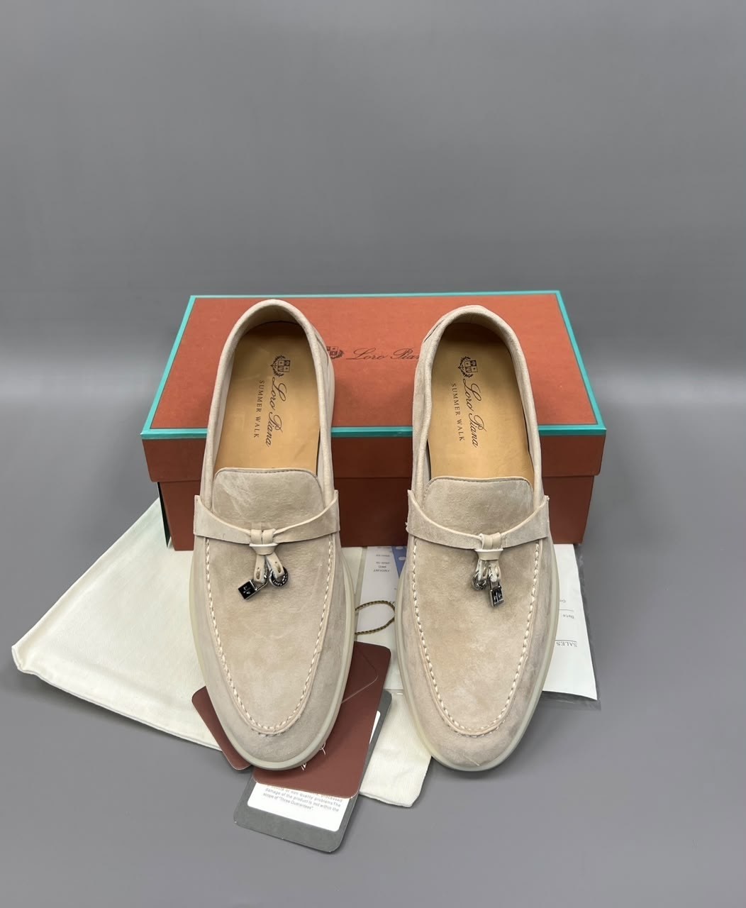 лоферы loro piana,лоферы женские loro piana,loro piana замшевые лоферы,замшевые лоферы лоро пиана в бежевом цвете,лоферы из натуральной замши loro piana