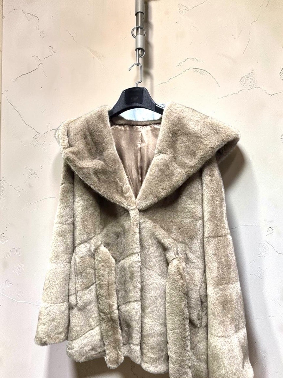 женская шуба,куртка женская с капюшоном короткий из натурального меха кролика рекс,шуба,меховое пальто,шуба натуральная
