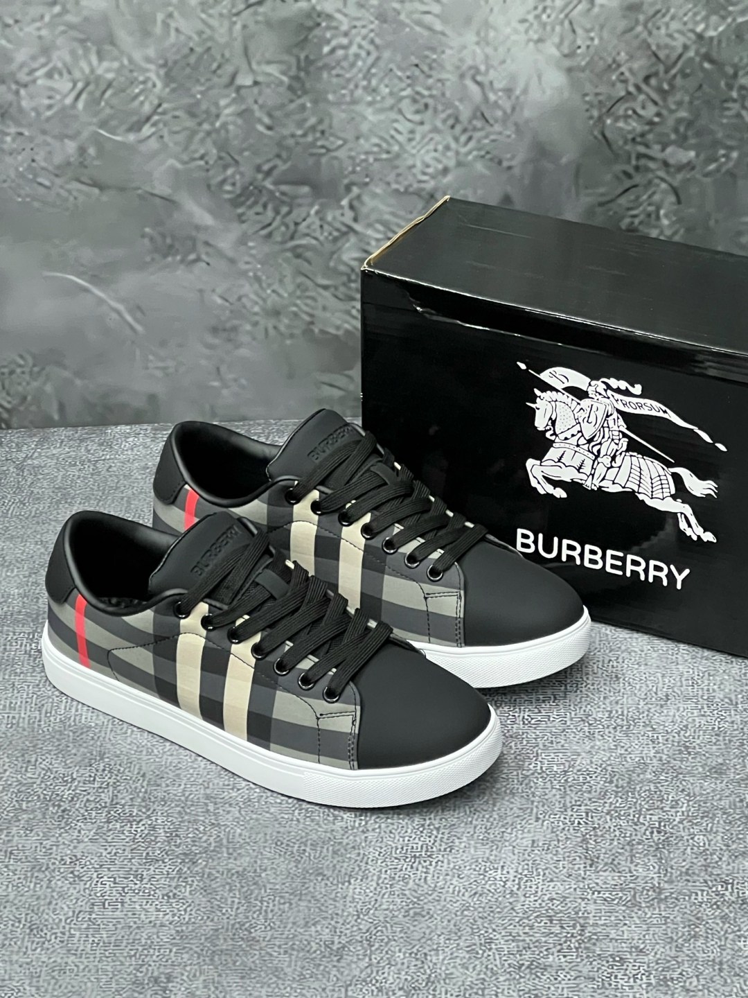 кроссовки burberry,burberry кеды,кеды мужские burberry,кроссовки burberry берберри черные в клетку кеды,кеды барбери мужские