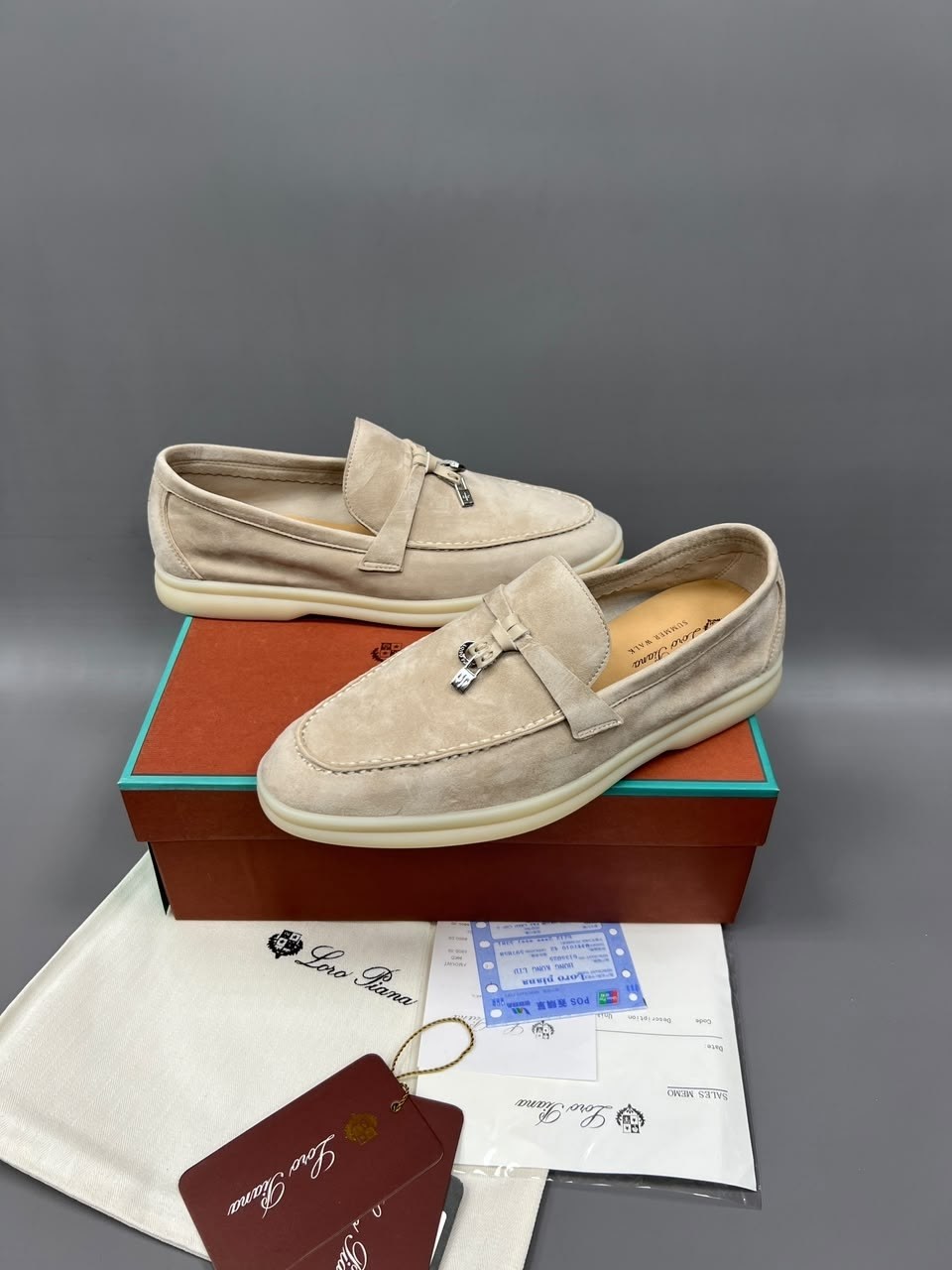 лоферы loro piana,лоферы женские loro piana,loro piana замшевые лоферы,замшевые лоферы лоро пиана в бежевом цвете,лоферы из натуральной замши loro piana