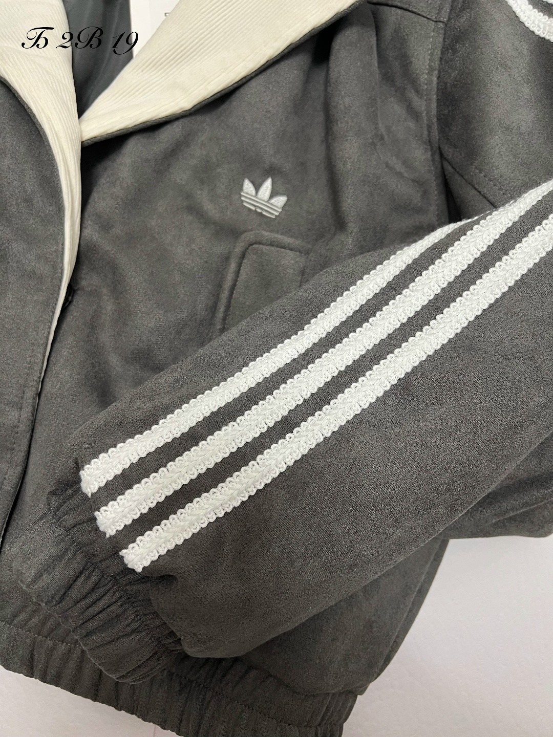 adidas originals puffer jacket women's dark gray,куртка бомбер,куртка бомбер женская,куртка теплая,женская куртка