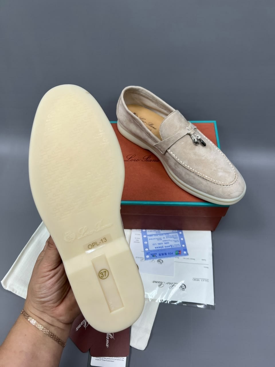 лоферы loro piana,лоферы женские loro piana,loro piana замшевые лоферы,замшевые лоферы лоро пиана в бежевом цвете,лоферы из натуральной замши loro piana