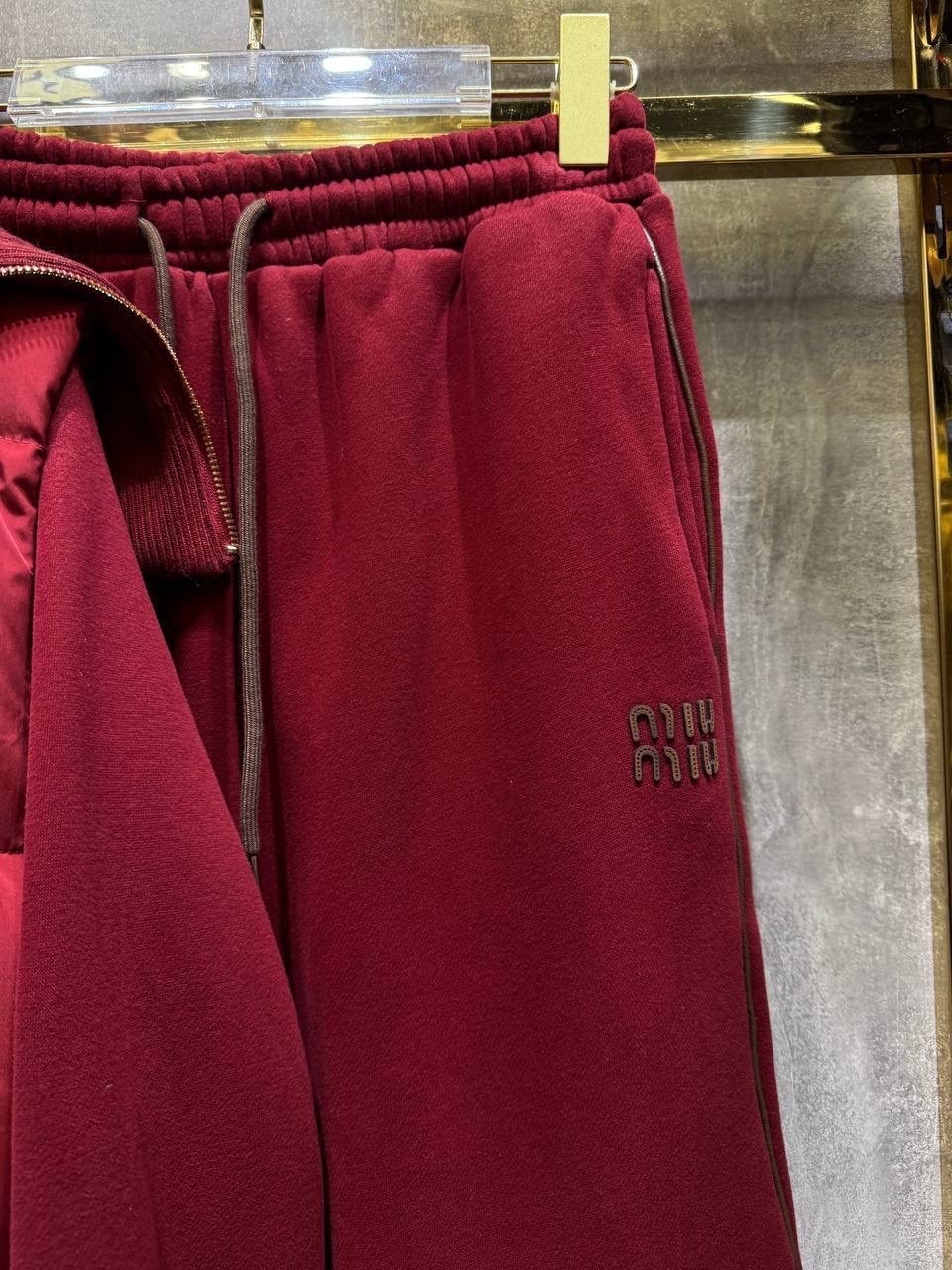 miu miu женский бордовый костюм тройка,красный костюм тройка женский,костюм тройка женский,костюм бордовый,бордовый костюм женский