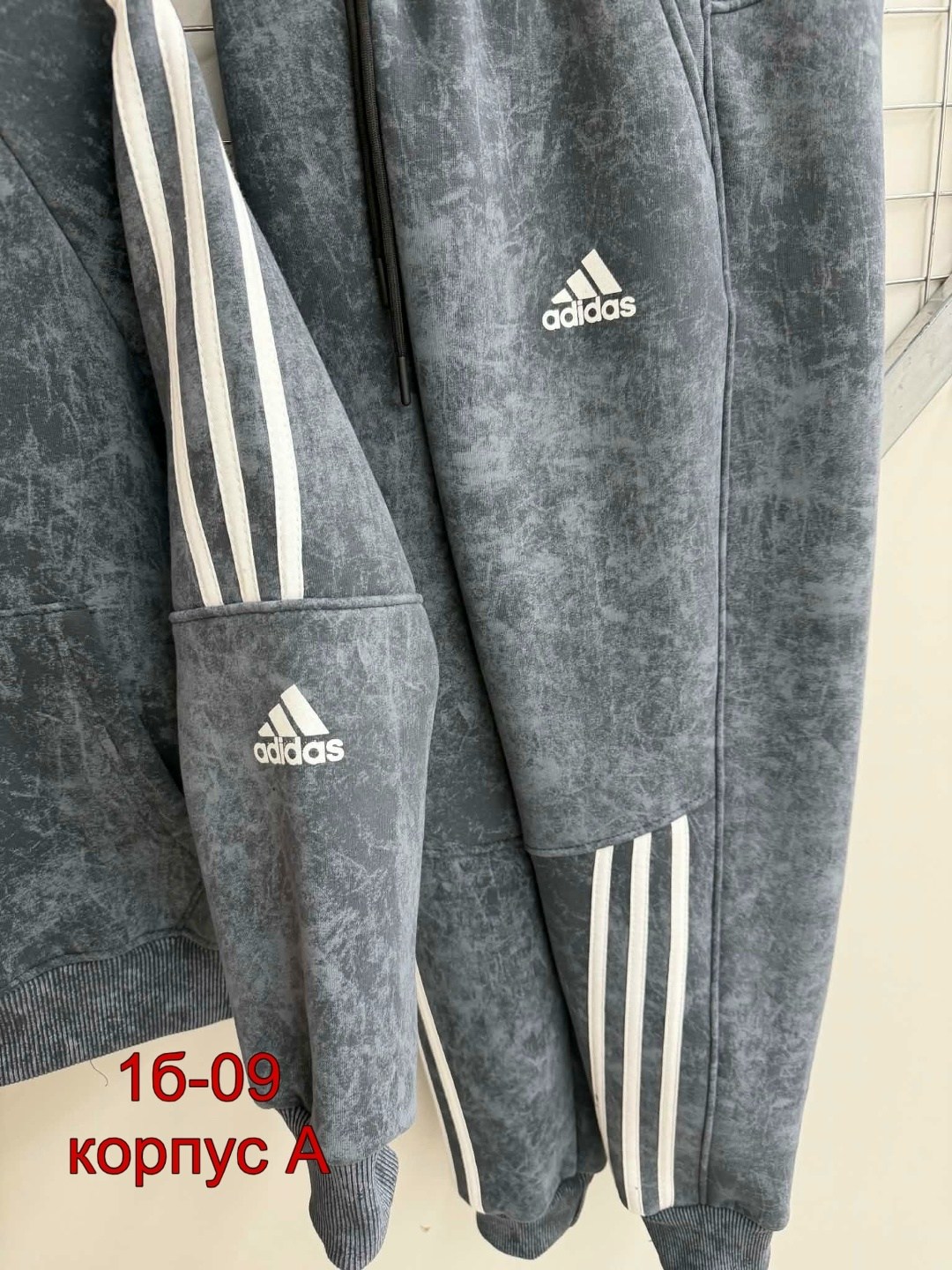 спортивный костюм adidas,мужской спортивный костюм adidas,спортивный костюм adidas на флисе,спортивный костюм теплый adidas,мужской спортивный теплый костюм адидас на флисе