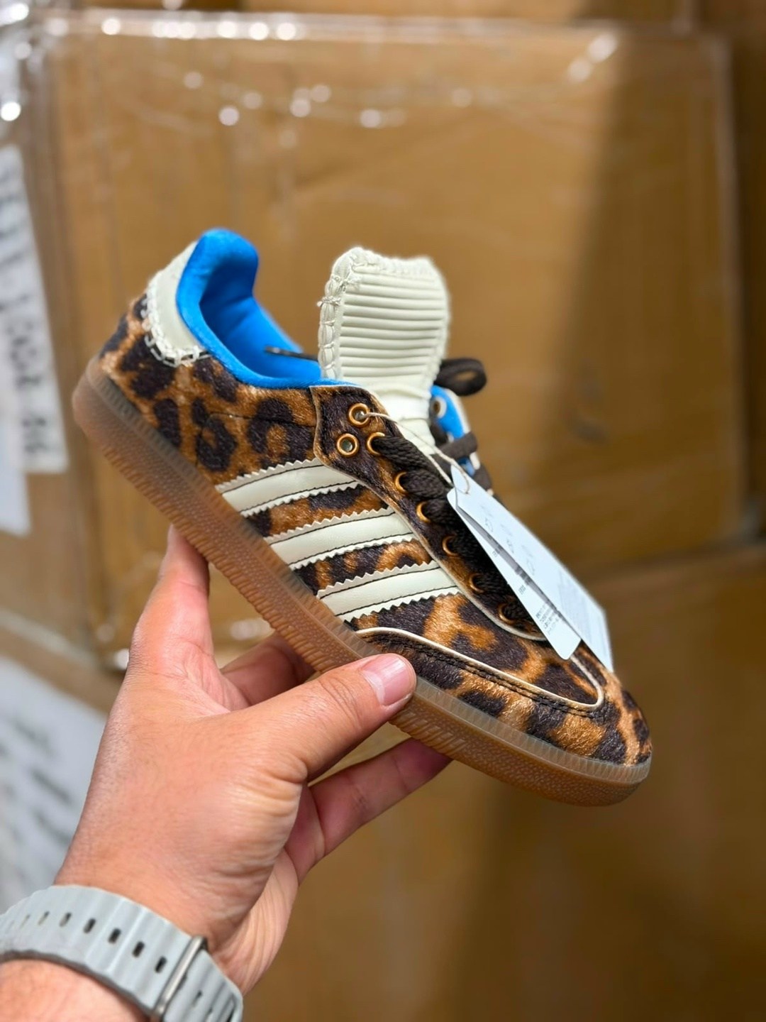 кроссовки adidas,кроссовки женские adidas,,кроссовки adidas samba,кроссовки мужские женские adidas