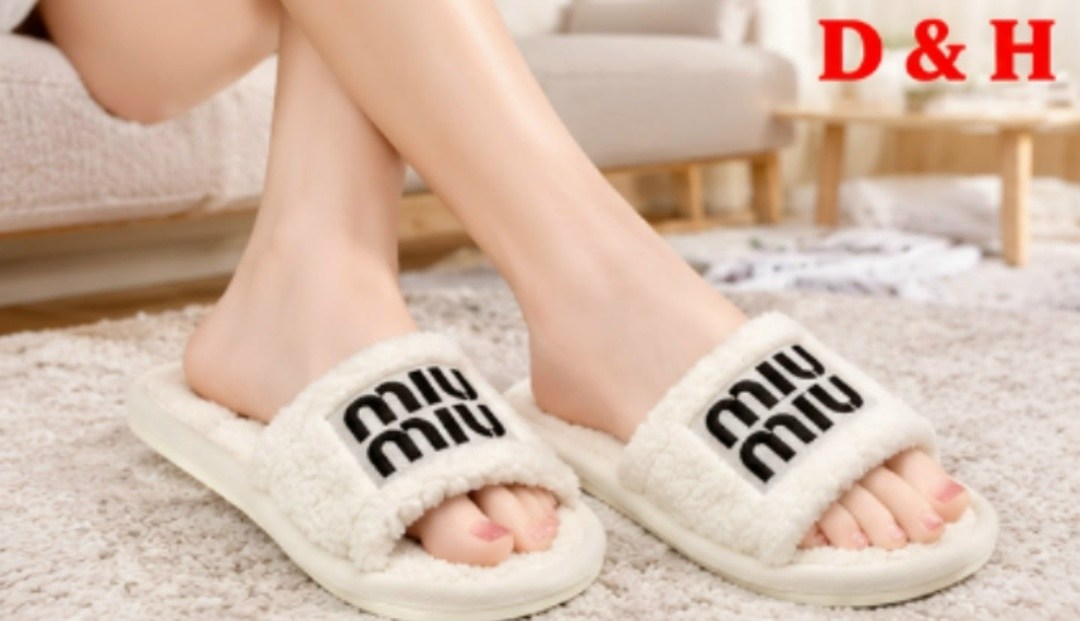 тапочки miu miu,тапочки женские,тапочки домашние женские,тапочки miu miu белые,женские меховые шлепанцы miu miu белые