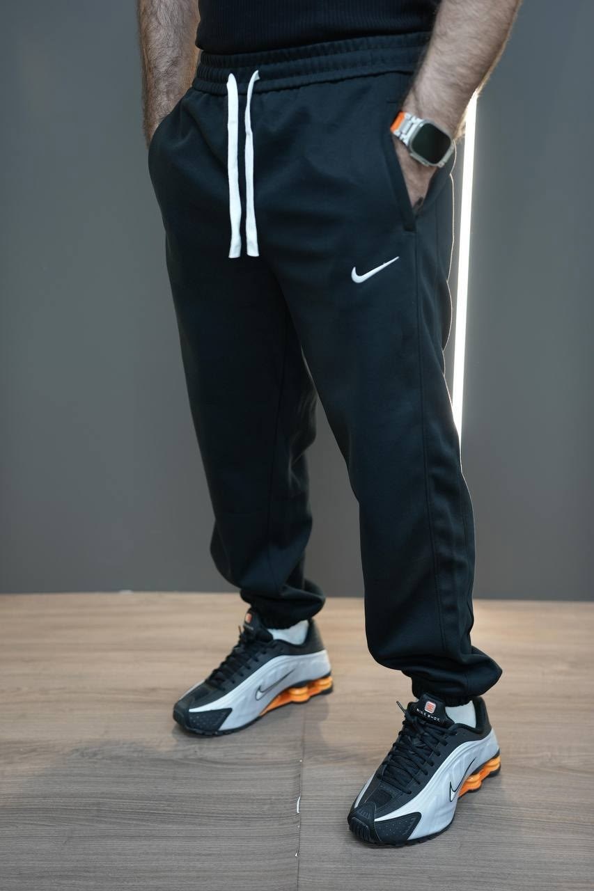 штаны спортивные,брюки мужские nike therma,брюки мужские nike,мужские спортивные штаны nike,спортивные штаны найк тёмно серые