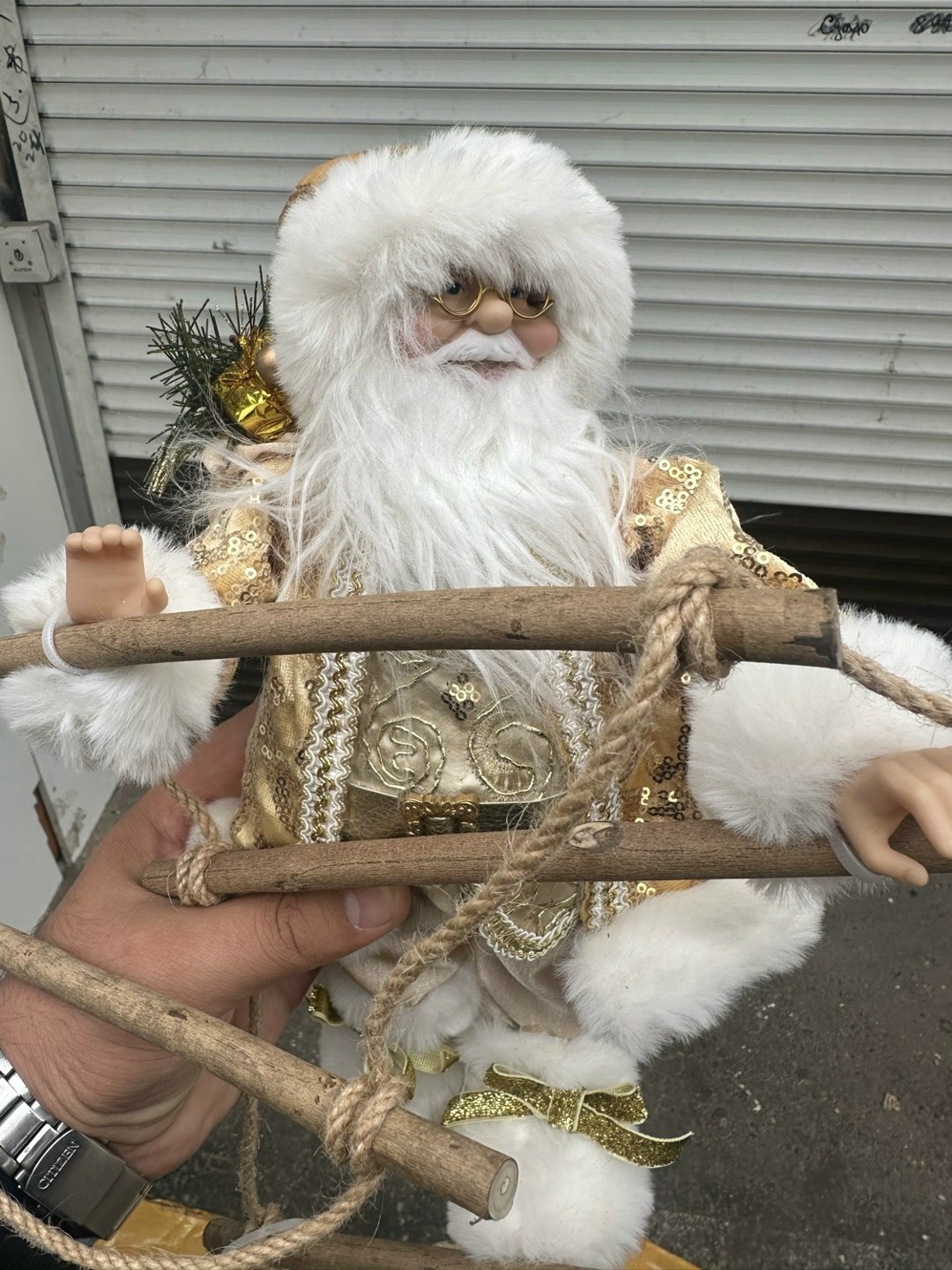 дед мороз игрушка,новогодние дед мороз,дед мороз под елку,музыкальный дед мороз игрушка 50 см,дед мороз на лестнице