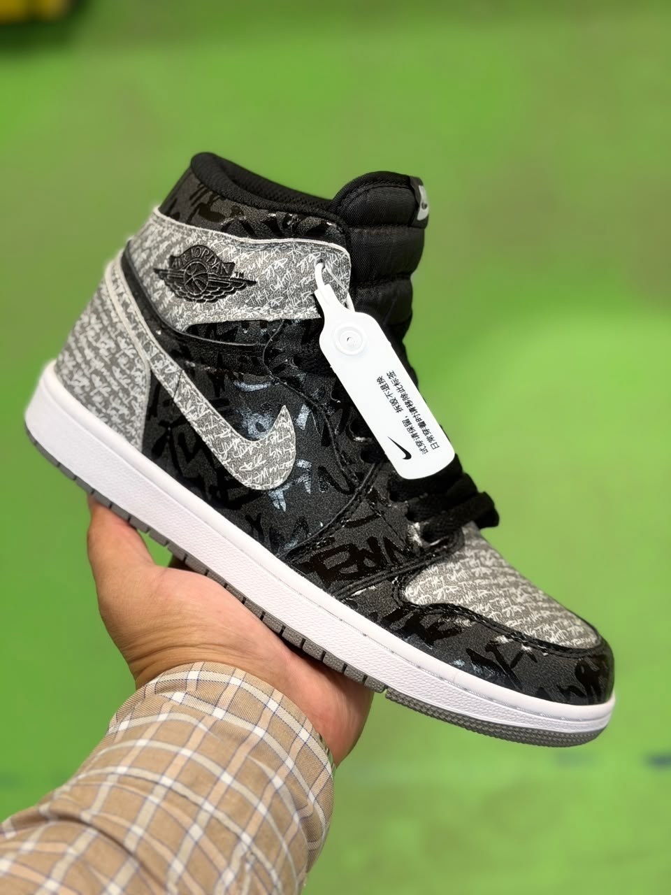 nike air jordan 1 retro high og,nike air jordan 1 mid,nike air jordan 1,air jordan 1 mid se black gold,air jordan 1 retro high og