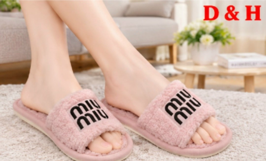 тапочки miu miu,тапочки женские,тапочки домашние женские,тапочки miu miu белые,женские меховые шлепанцы miu miu белые