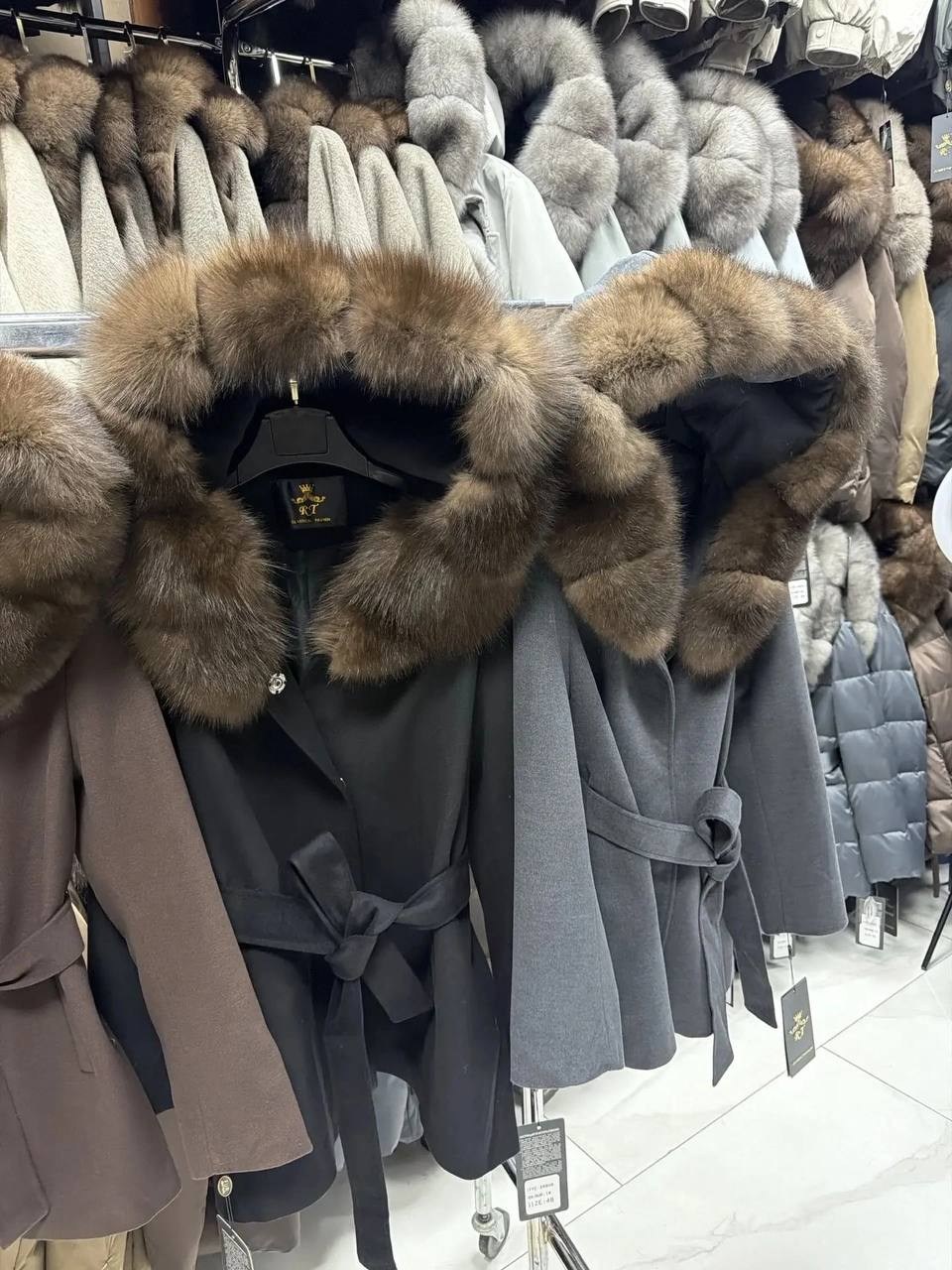 женское пальто с натуральным мехом,пальто с мехом финского песца,пальто кашемировое с натуральным мехом песца,пальто с натуральным мехом,кашемировое пальто с натуральным мехом