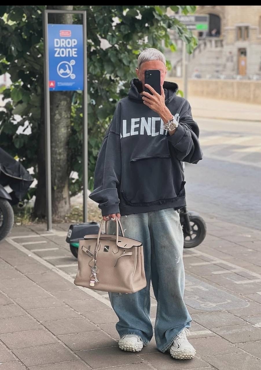 толстовка balenciaga с новым логотипом ленты,худи balenciaga,худи tape type с логотипом balenciaga черный,толстовка,balenciaga hoodie