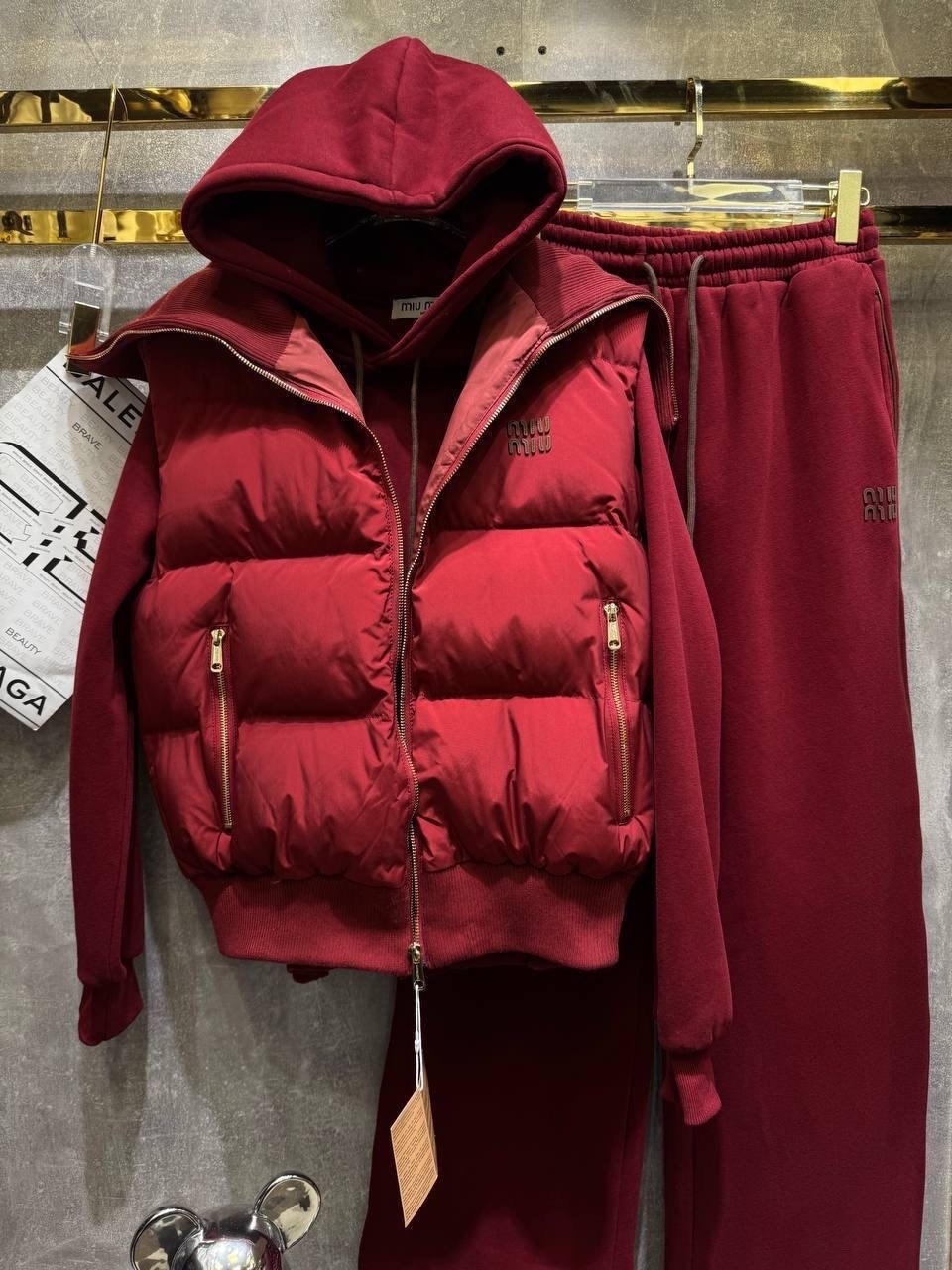 miu miu женский бордовый костюм тройка,красный костюм тройка женский,костюм тройка женский,костюм бордовый,бордовый костюм женский