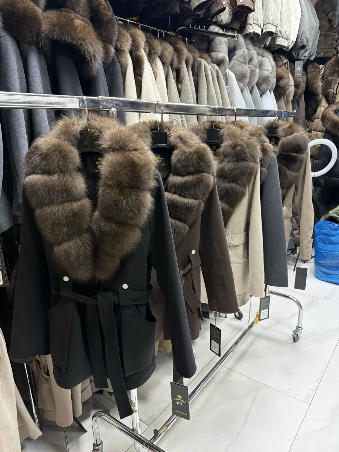 пальто с мехом,пальто с натуральным мехом,кашемировое пальто с натуральным мехом,пальто зимнее,пальто с воротником
