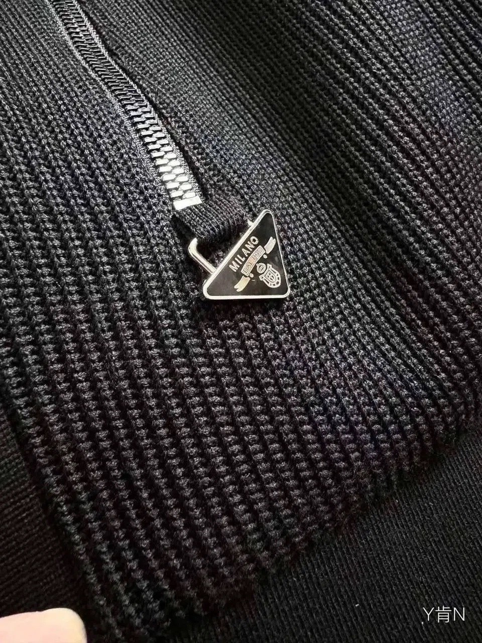 жилетка прада,жилетка мужская,жилетка prada,жилет,безрукавка мужская