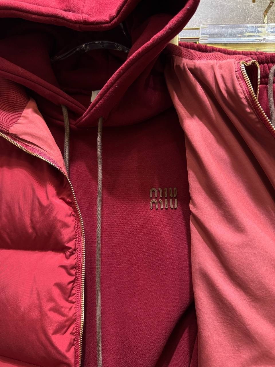miu miu женский бордовый костюм тройка,красный костюм тройка женский,костюм тройка женский,костюм бордовый,бордовый костюм женский