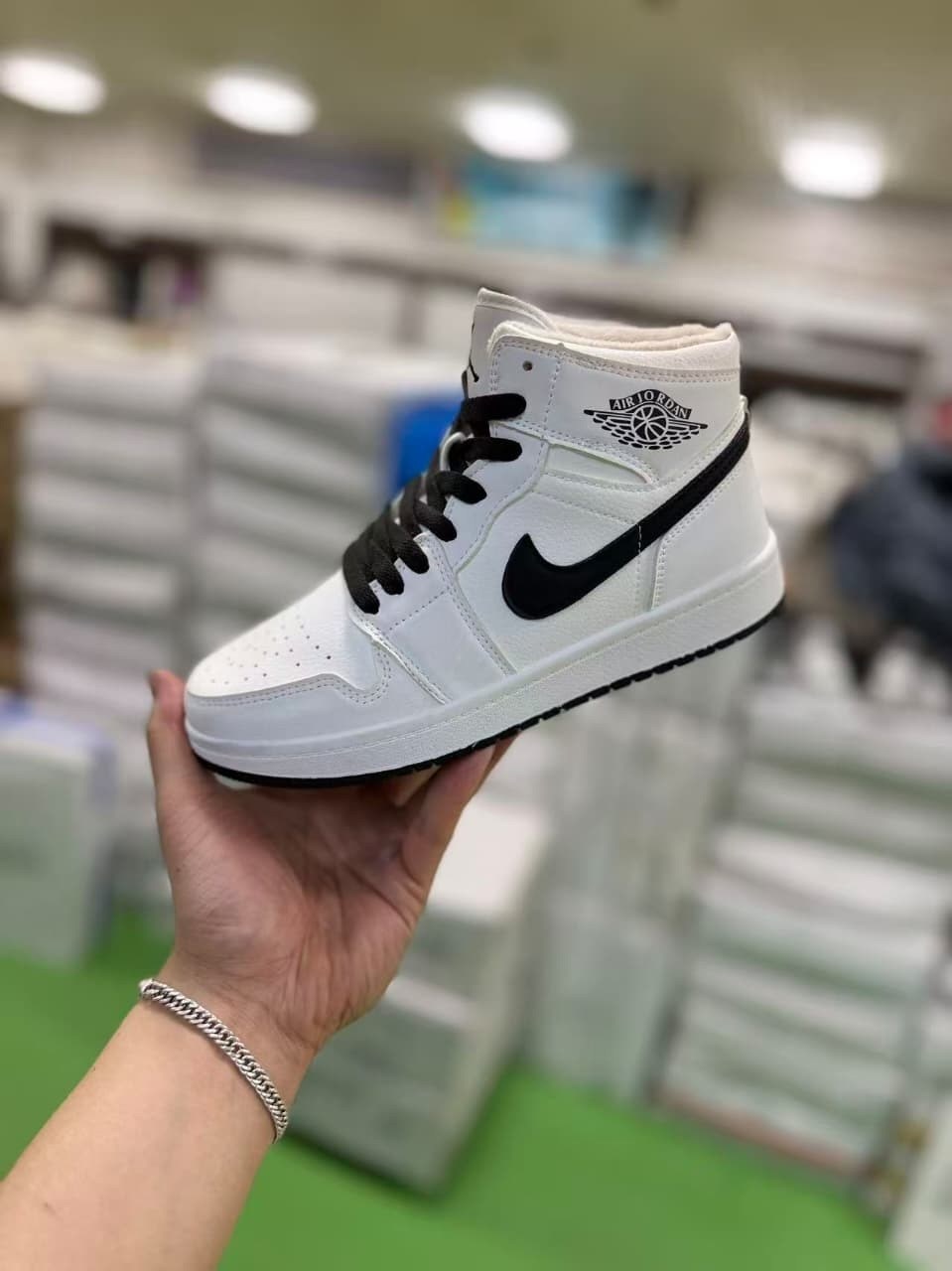 nike air jordan 1 mid,air jordan 1 mid,nike air jordan 1 mid milan,nike air jordan 1 mid se,кроссовки женские nike air jordan 1