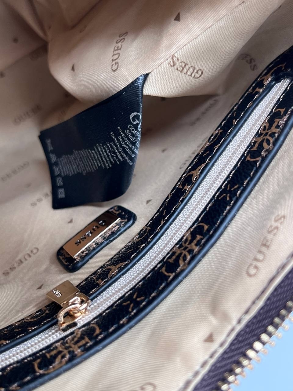 сумка guess,сумка женская guess,guess сумка на плечо багет,guess сумка на плечо кросс-боди,guess сумка на плечо