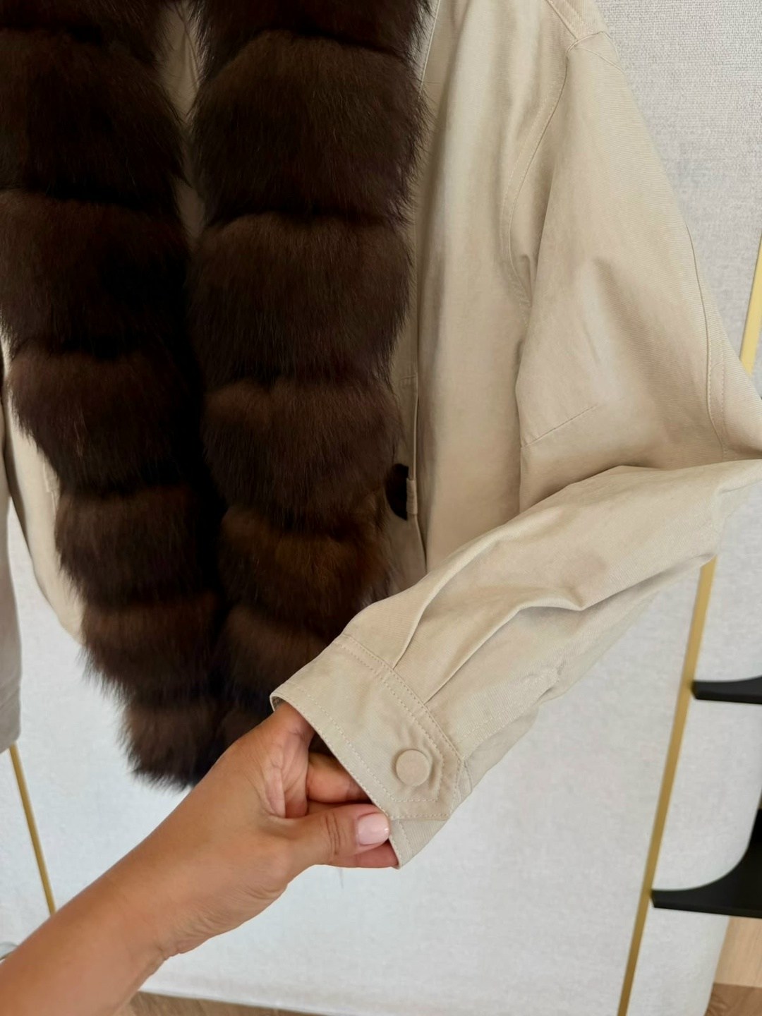 куртка натуральный мех,стильная куртка,куртка max mara с натуральным мехом,куртка с натуральным мехом песец,женская куртка