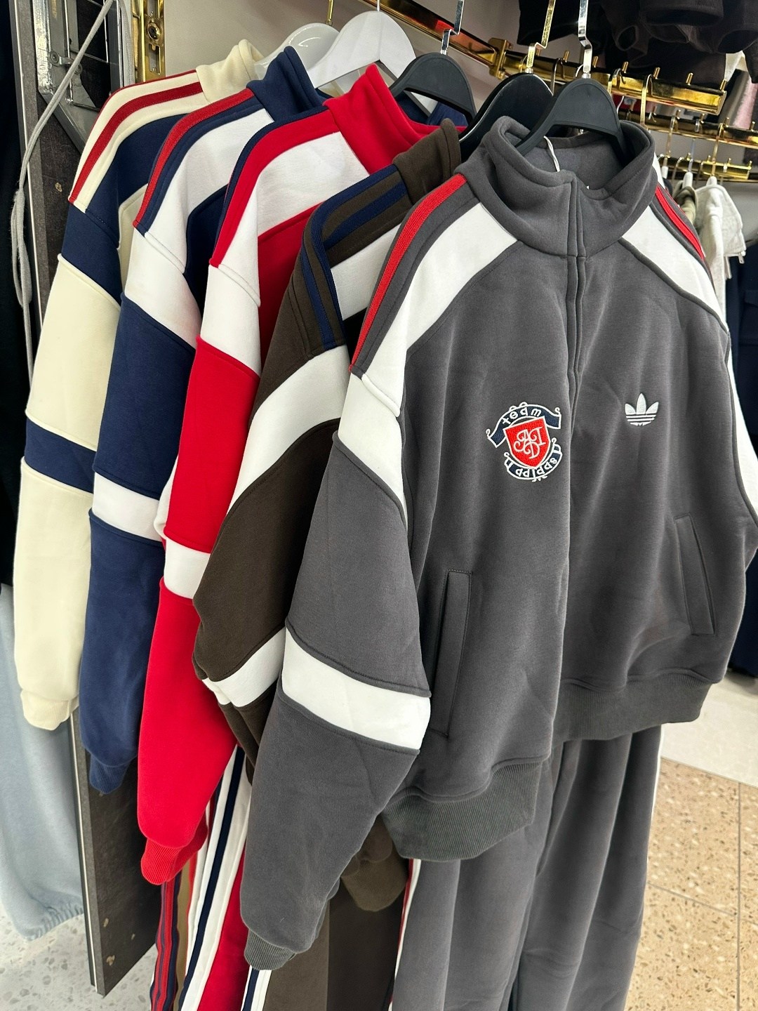 комплект одежды adidas sportswear,спортивный костюм adidas originals 80 ссср,спортивный костюм адидас,спортивный костюм adidas originals,спортивный костюм adidas