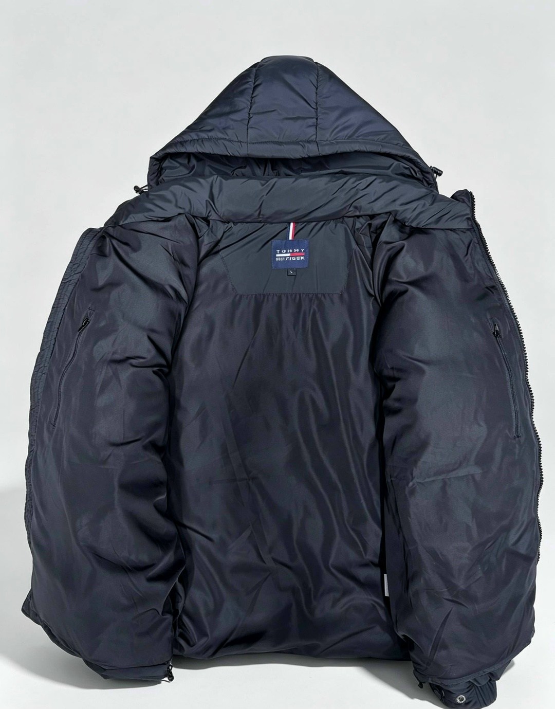 куртка зимняя tommy hilfiger,зимняя куртка томми хилфигер,мужская зимняя куртка tommy hilfiger,пуховик свободного кроя tommy jeans черный,куртка томми хилфигер черная