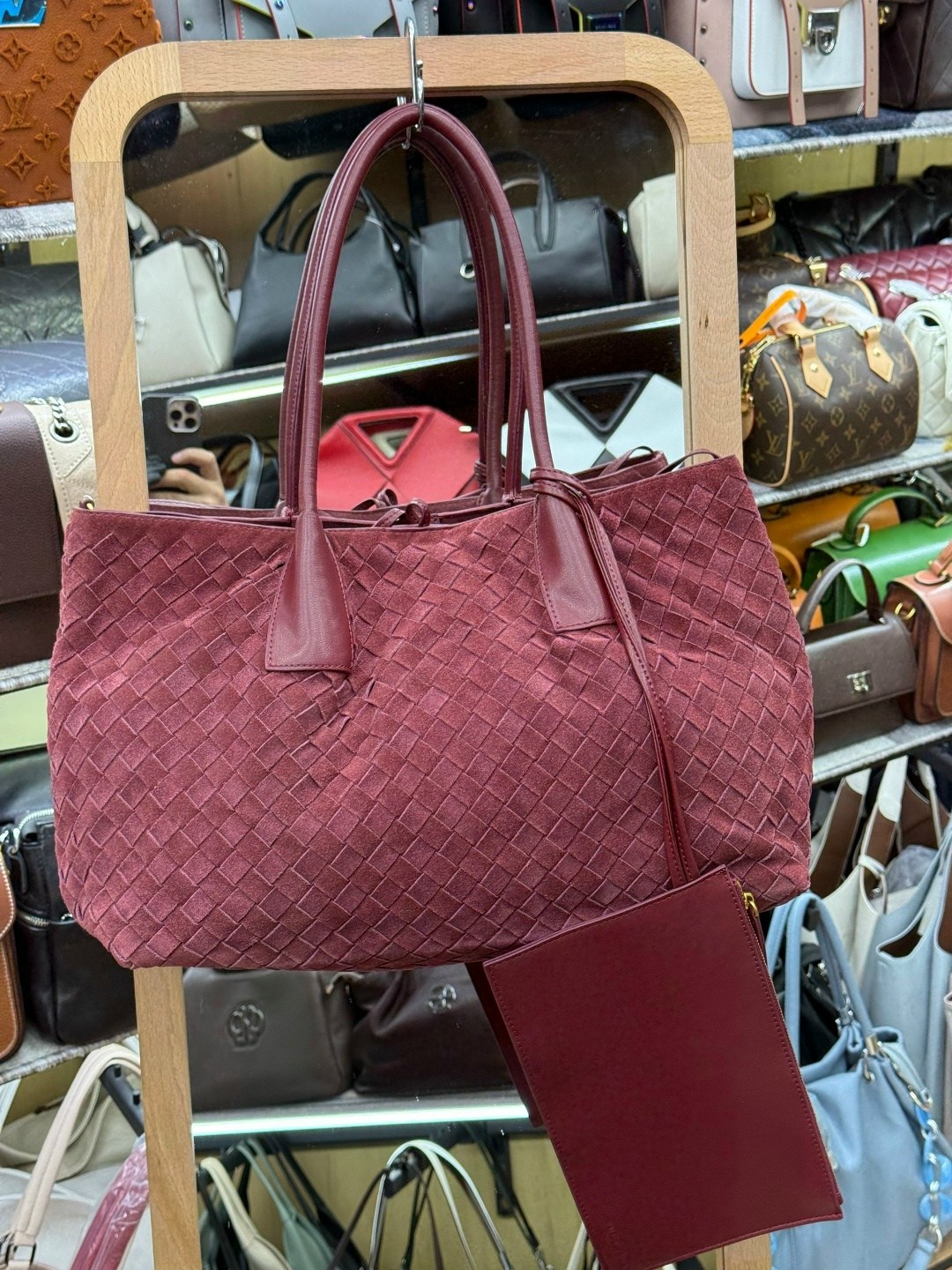 женская сумка bottega veneta,bottega veneta сумка,bottega veneta сумка cabat,оливковая кожаная сумка bottega veneta andiamo large,боттега венета сумка