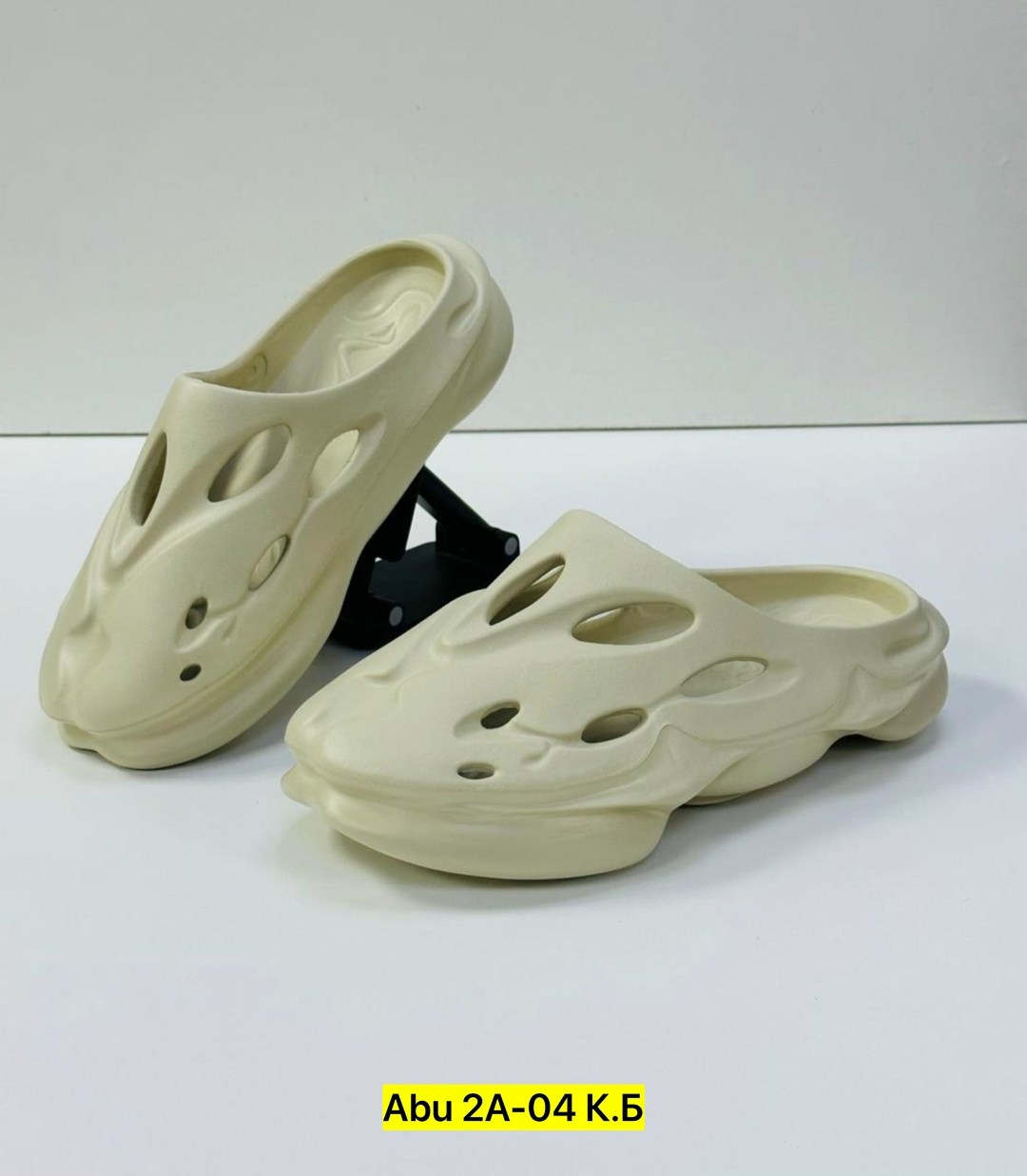 ,adidas yeezy foam runner mxt moon,шлепанцы женские,пляжная ,шлепки с дырками